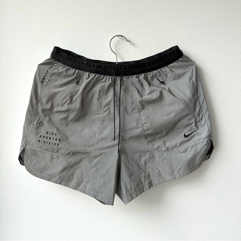Nike Running Division Dri-FIT ADV Men’s Athletic Shorts Gray Black FZ1123-035